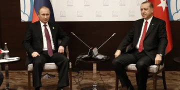 Prezydent Turcji Recep Tayyip Erdogan odbywa dwustronne spotkanie z prezydentem Rosji Władimirem Putinem na szczycie G20 15 listopada 2015 r. w Antalyi w Turcji. Aut. Aykut Unlupinar / Anadolu Agency, z Flickr