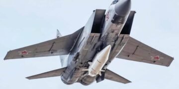 Mig-31K z pociskiem Kindżał fot. wikimedia