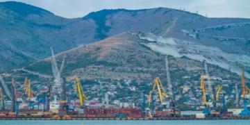 Port w Noworosyjsku, aut. marketlan z Freepik