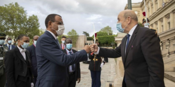 Rozmowa Jeana-Yvesa Le Driana z Mohamedem Bazoumem, prezydentem Republiki Nigru, 18 maja 2021 rok. Aut. MEAE/Judith Litvine