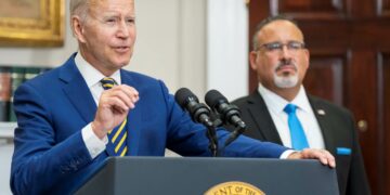 Prezydent Biden wygłasza uwagi na temat umorzenia zadłużenia z tytułu kredytów studenckich. Zdjęcie z oficjalnego twittera Joe Bidena