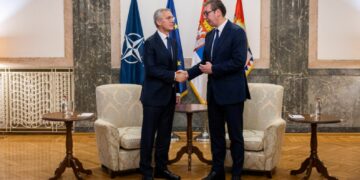 Prezydent Serbii Aleksandar Vučić i Sekretarz Generalny NATO Jens Stoltenberg podczas konferencji 21 listopada 2023 roku, aut. NATO