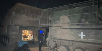 Klatki przeciwko dronom zainstalowane na AHS Krab. fot. Telegram