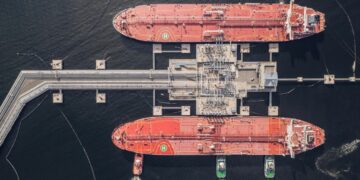 Tankowce fot. Freepik