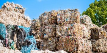 Wysypisko śmieci fot. Freepik