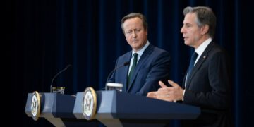 Sekretarz Antony J. Blinken spotyka się z ministrem spraw zagranicznych Wielkiej Brytanii Davidem Cameronem w Departamencie Stanu w Waszyngtonie, 7 grudnia 2023 roku. aut. Chuck Kennedy