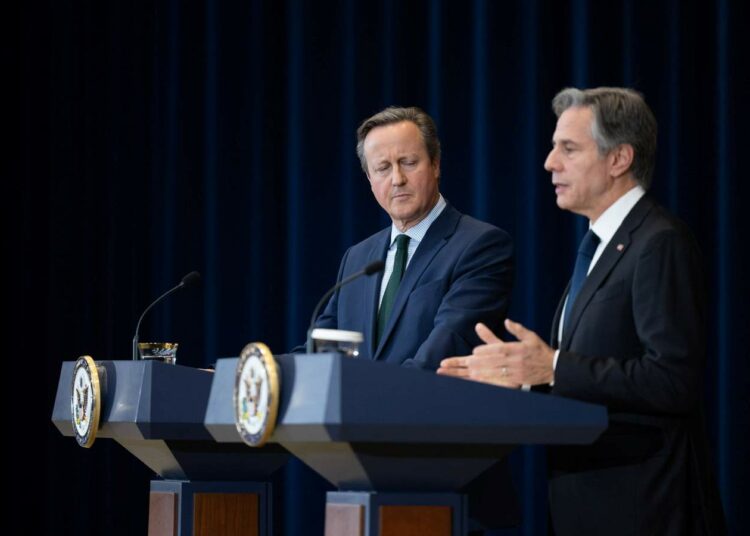 Sekretarz Antony J. Blinken spotyka się z ministrem spraw zagranicznych Wielkiej Brytanii Davidem Cameronem w Departamencie Stanu w Waszyngtonie, 7 grudnia 2023 roku. aut. Chuck Kennedy