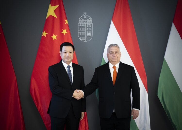 Premier Węgier Viktor Orbán i chiński minister bezpieczeństwa publicznego Wang Xiaohong, aut. @zoltanspox z platformy X