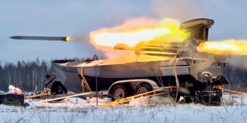 Dron Seababy z wyrzutnią rakiet GRAD w czasie testów fot. SBU