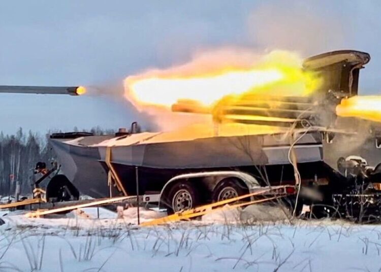 Dron Seababy z wyrzutnią rakiet GRAD w czasie testów fot. SBU