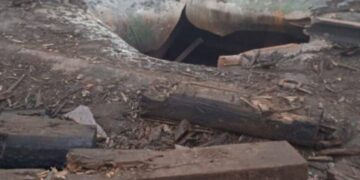 Uszkodzony prom Awangard w nocnym ataku