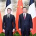 Prezydent Francji Emmanuel Macron (z lewej) i prezydent Chin Xi Jinping (z prawej), 6 kwietnia 2023 roku, aut. mfa.gov.cn