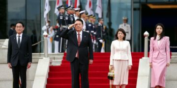 Premier Japonii Fumio Kishida (z lewej) i prezydent Korei Południowej Yoon Suk Yeol (z prawej), maj 2023 roku, aut. KOCIS(Korean Culture and Information Service), JEON HAN