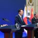 Od lewej: premier Japonii Kishida Fumio, prezydent Korei Południowej Yoon Suk-yeol i premier Chin Li Qiang biorą udział we wspólnej konferencji prasowej przed 9. trójstronnym spotkaniem na szczycie pomiędzy Chinami, Japonią i Koreą Południową w Cheong Wa Dae w Seulu, Korea Południowa , 27 maja 2024 roku, aut. Kang Min Seok z Flickr