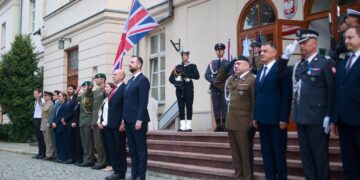 Spotkanie Władysława Kosiniaka-Kamysza z sekretarzem obrony Wielkiej Brytanii Johnem Healeyem fot. gov.pl/web/obrona-narodowa