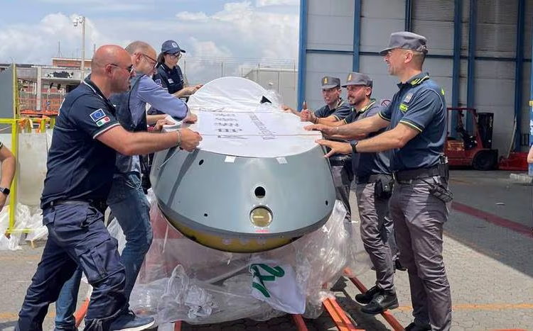 Przejęte elementy dronów Wing Loong 2 fot. włoska służba celna