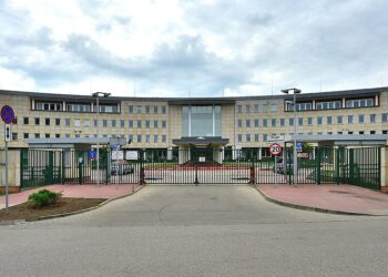 Centrala ZUS w Warszawie. ZUS sprawdzi zasadność wniosków o wakacje składkowe dla przedsiębiorców. Fot.: Wikimedia CC