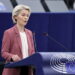 Ursula von der Leyen, przewodnicząca Komisji Europejskiej. UE przyjęła 19. pakiet sankcji zakazujący importu LNG i m.in. zakaz świadczenia usług kryptowalutowych wobec wszystkich Rosjan. Fot.: PAP / EPA / Ronald Wittek